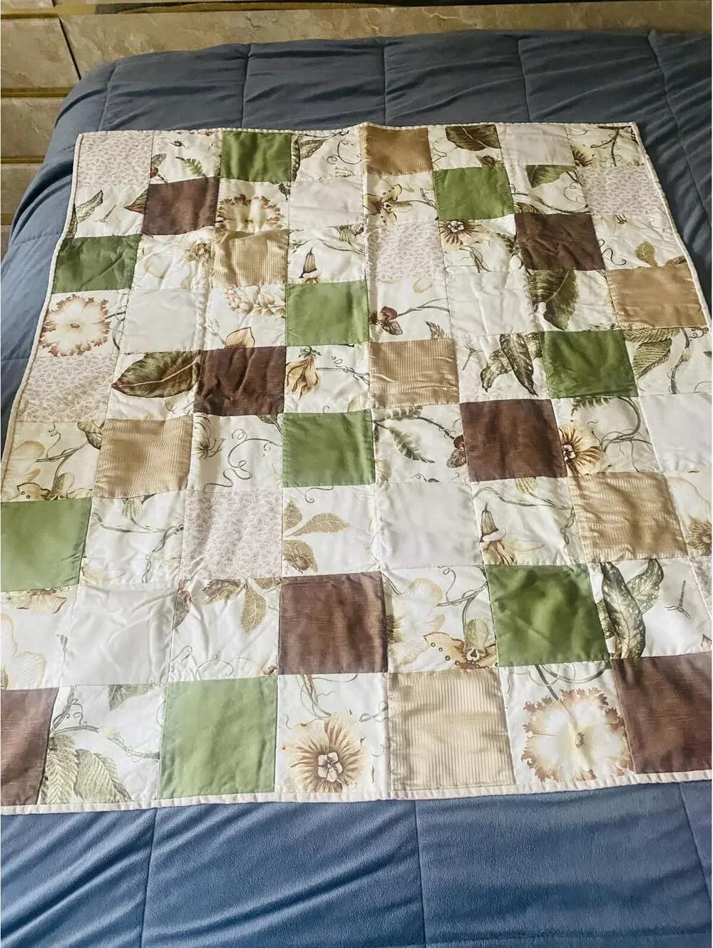 Patchwork Quilt Blanket with Floral and Leaf Patterns